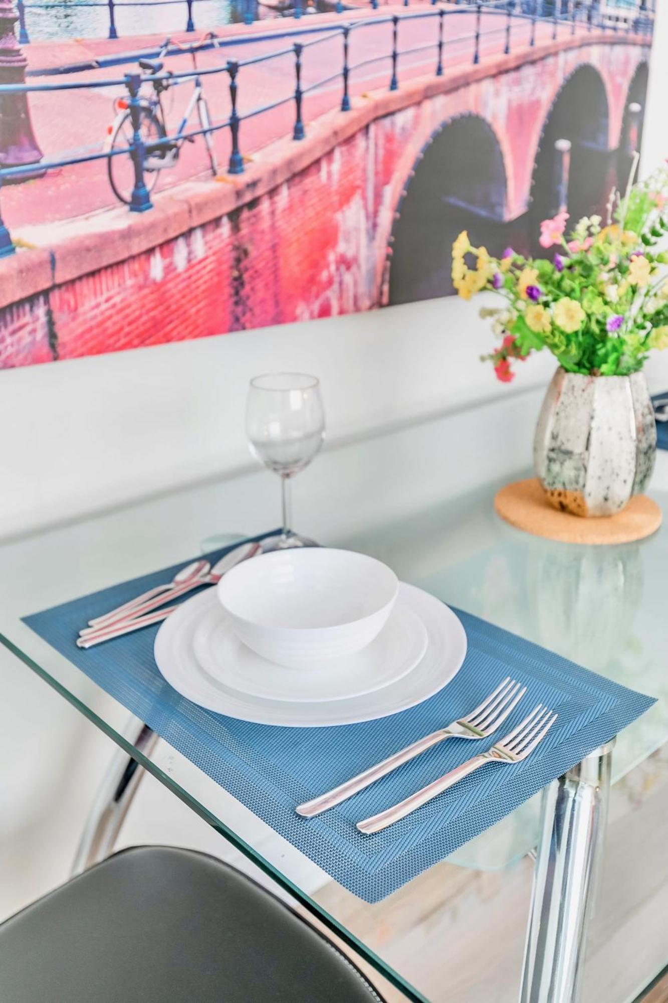 Modern Apartment In Corktown Hamilton Sleeps 4 Εξωτερικό φωτογραφία