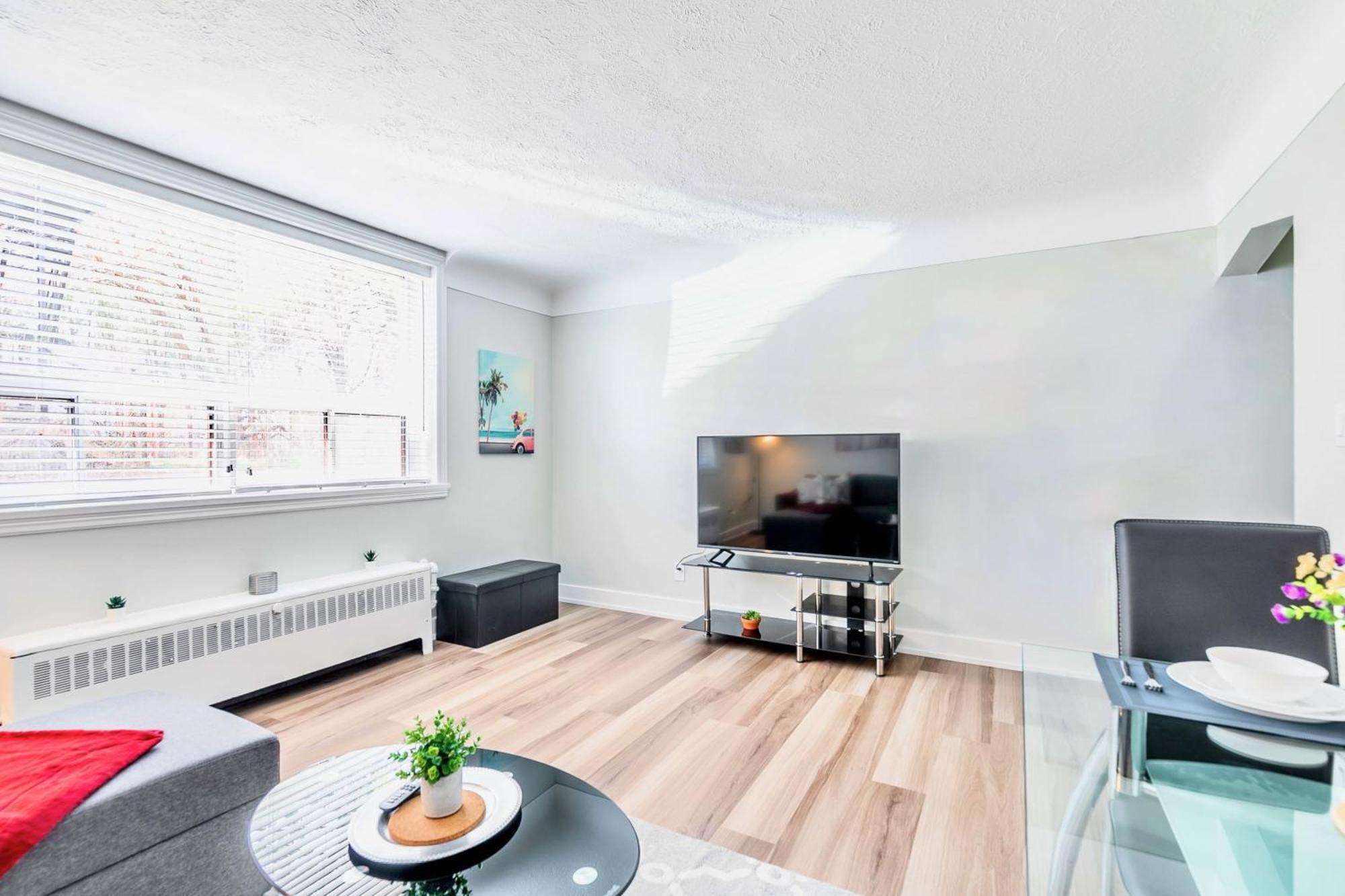 Modern Apartment In Corktown Hamilton Sleeps 4 Εξωτερικό φωτογραφία