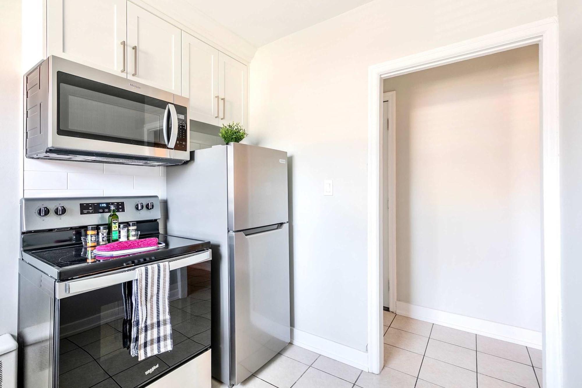 Modern Apartment In Corktown Hamilton Sleeps 4 Εξωτερικό φωτογραφία